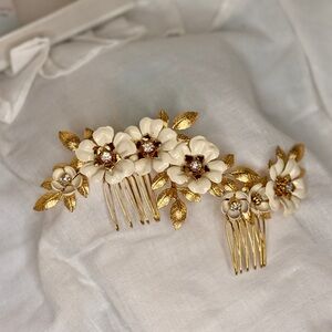 Elegant Gold and Cream Floral Hair Comb